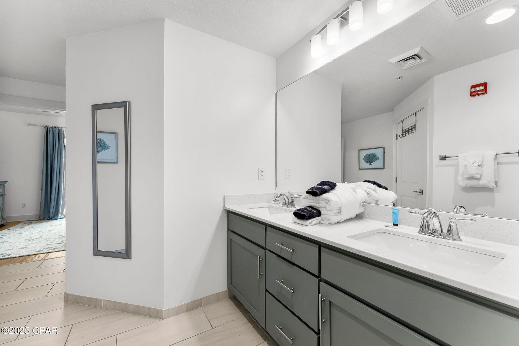 Calypso Towers III - Residential