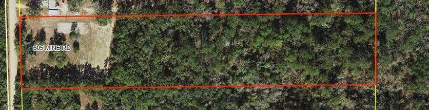 Enjoy country living with the convenience of being close to town. This property has roughly 2 acres cleared, perfect for a homesite. 6 acres are wooded with heavy signs of wildlife. Talquin utilities are available in this area.