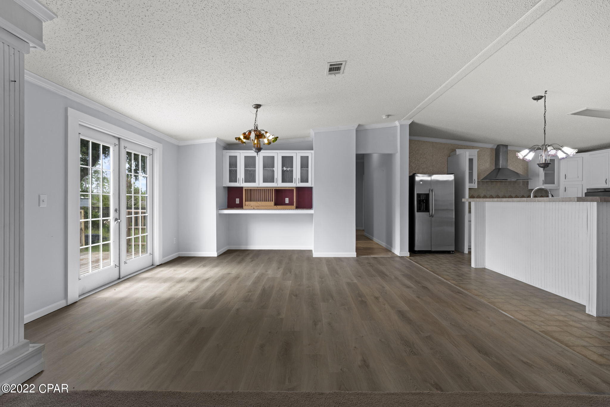 White Western Springs Unit 1 - Residential