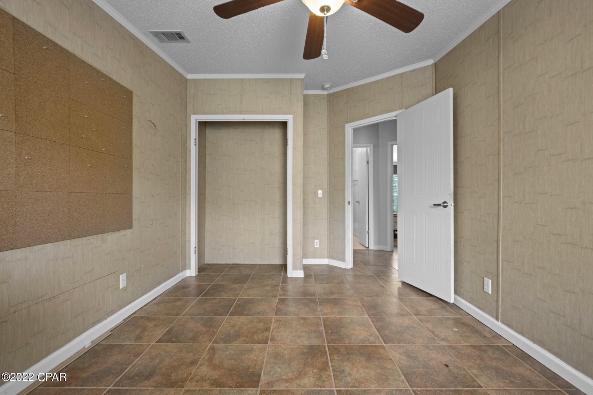 White Western Springs Unit 1 - Residential