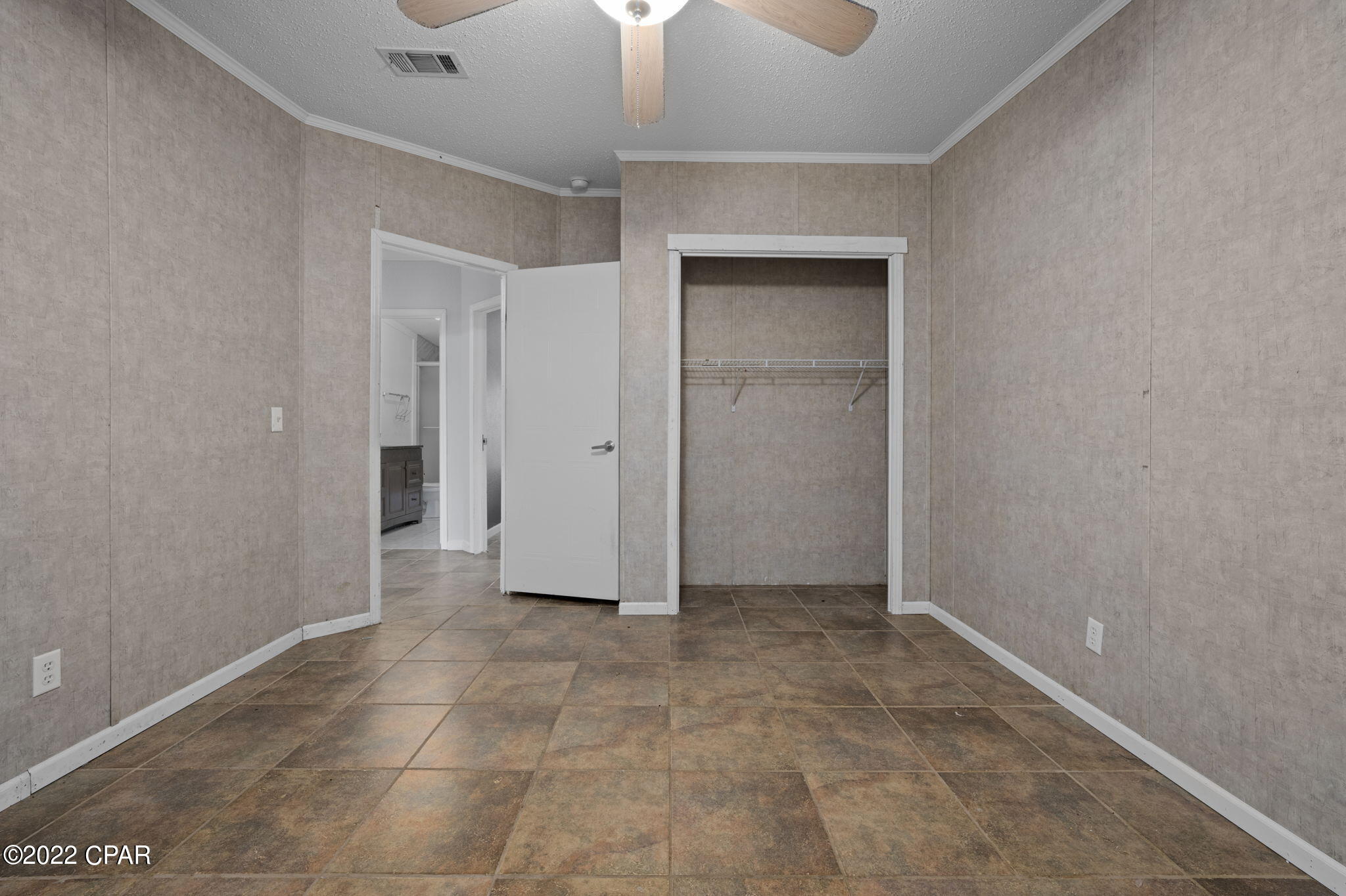 White Western Springs Unit 1 - Residential