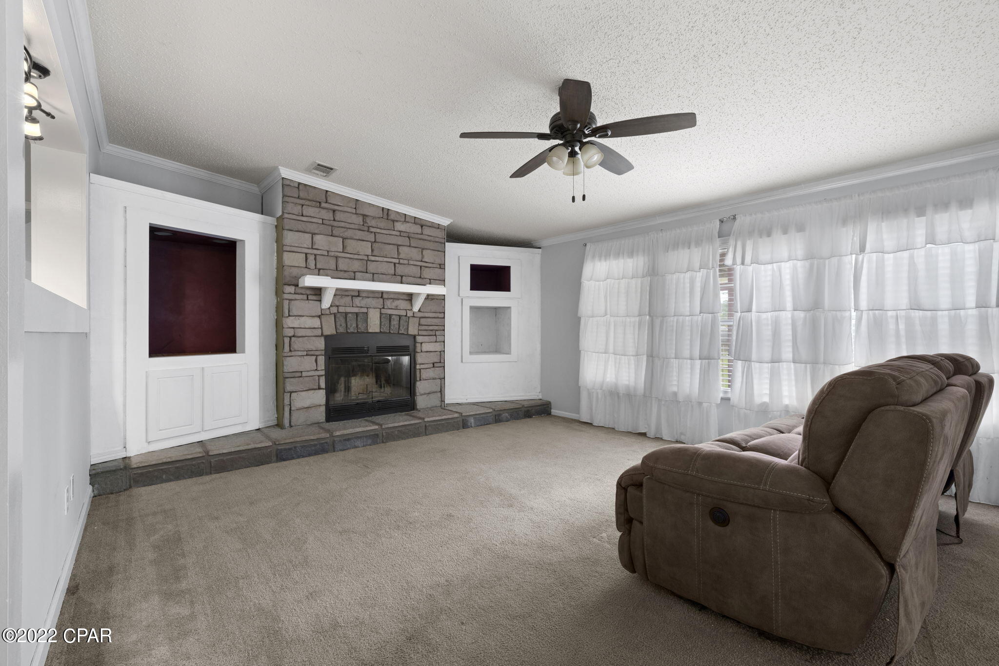 White Western Springs Unit 1 - Residential