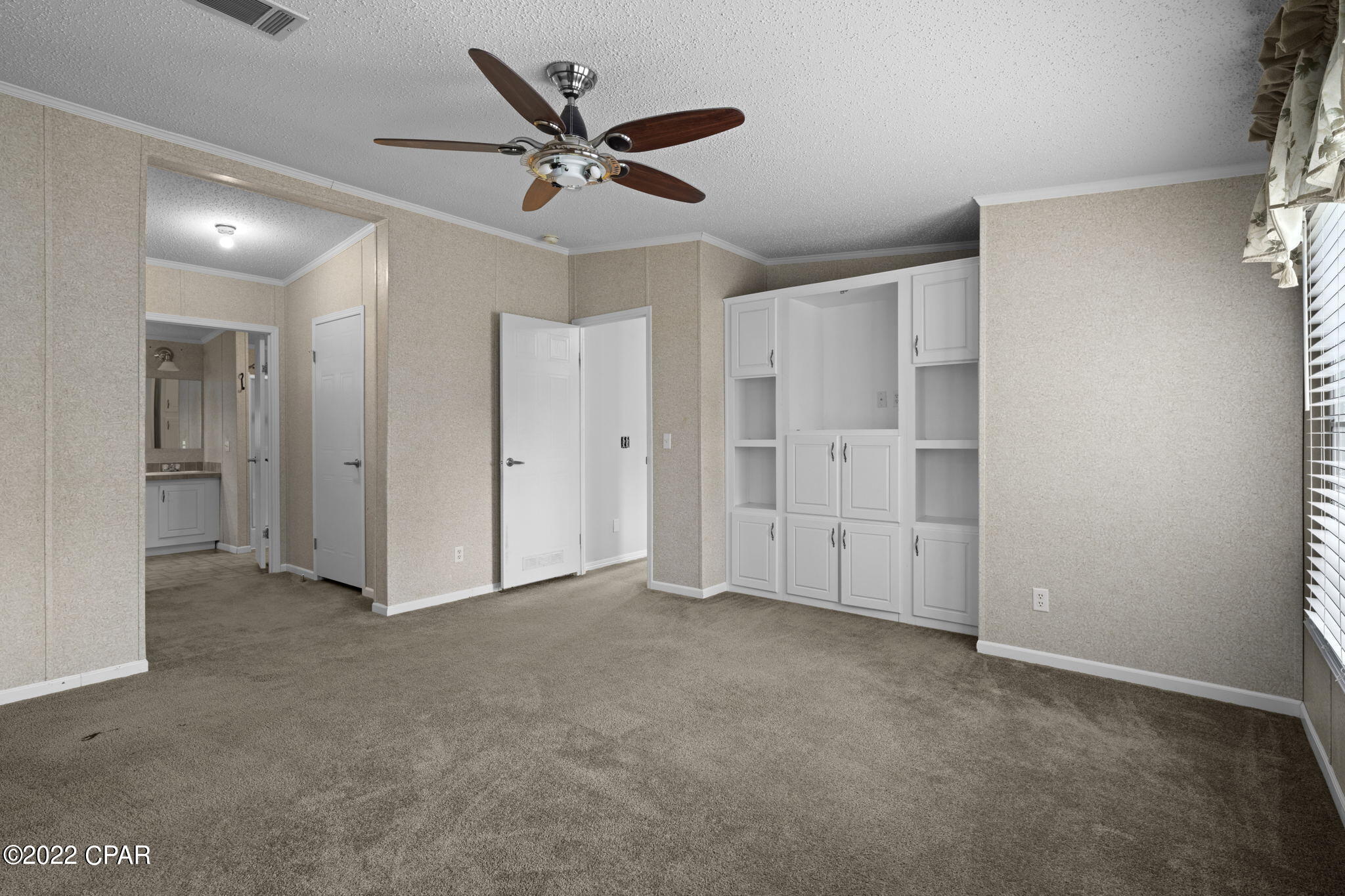 White Western Springs Unit 1 - Residential