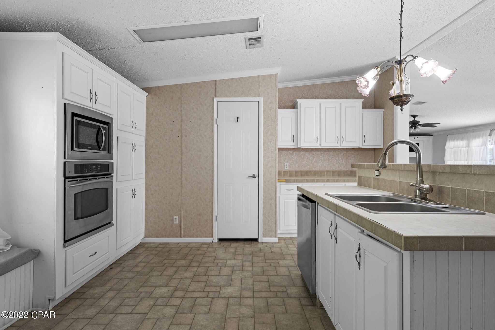 White Western Springs Unit 1 - Residential