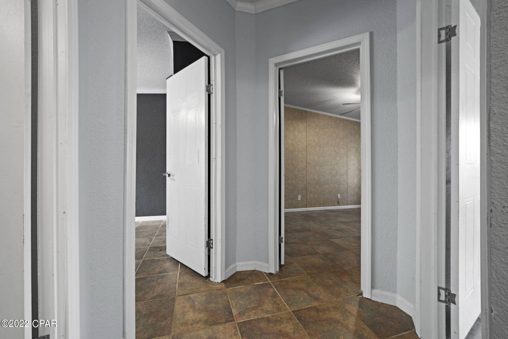 White Western Springs Unit 1 - Residential