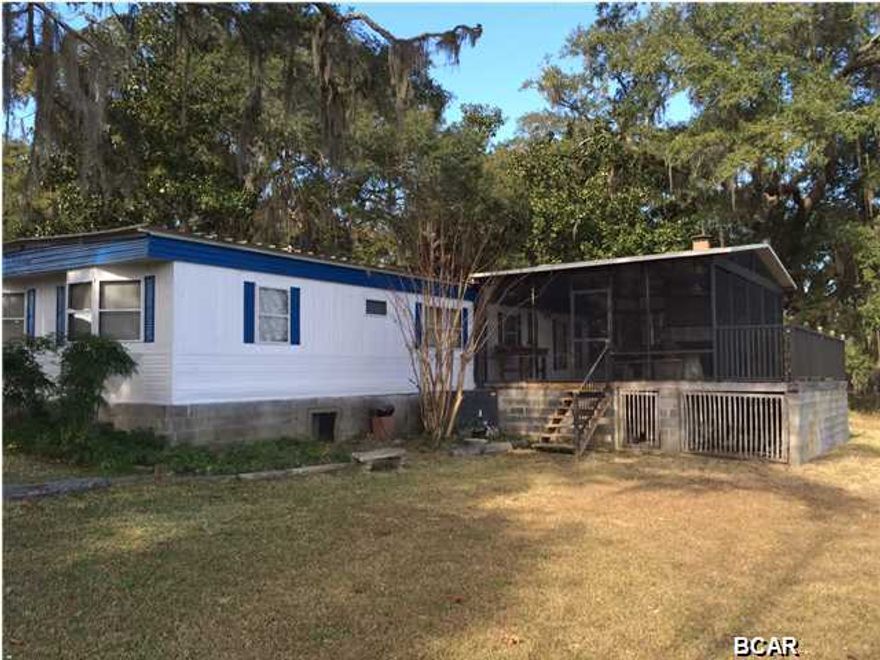 Well kept mobile home located directly on the Inter-coastal Water Way with a dock.  Great screened back porch.