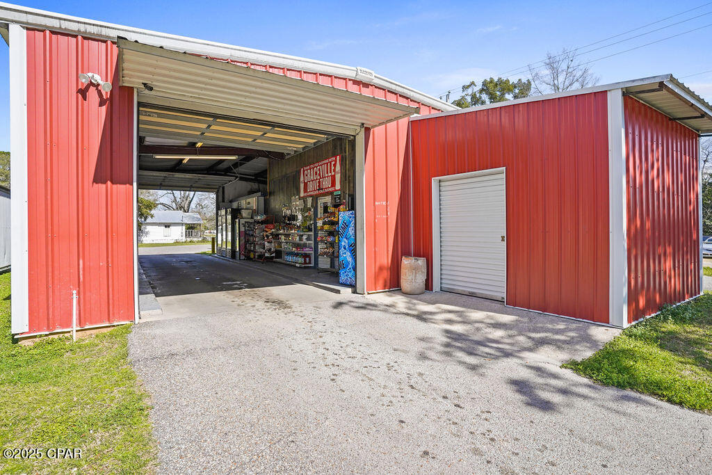 Graceville - Commercial Sale