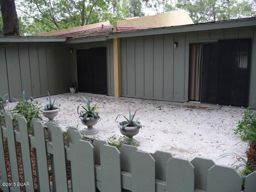 Very nice, roomy 3bd/2ba townhouse in Delwood Estates. 1850 sq ft.  Split Bedroom. Complex has pool, tennis courts.  Conveniently located close to shopping and restaurants.  Cable included.  Small dog allowed.  No cats please.