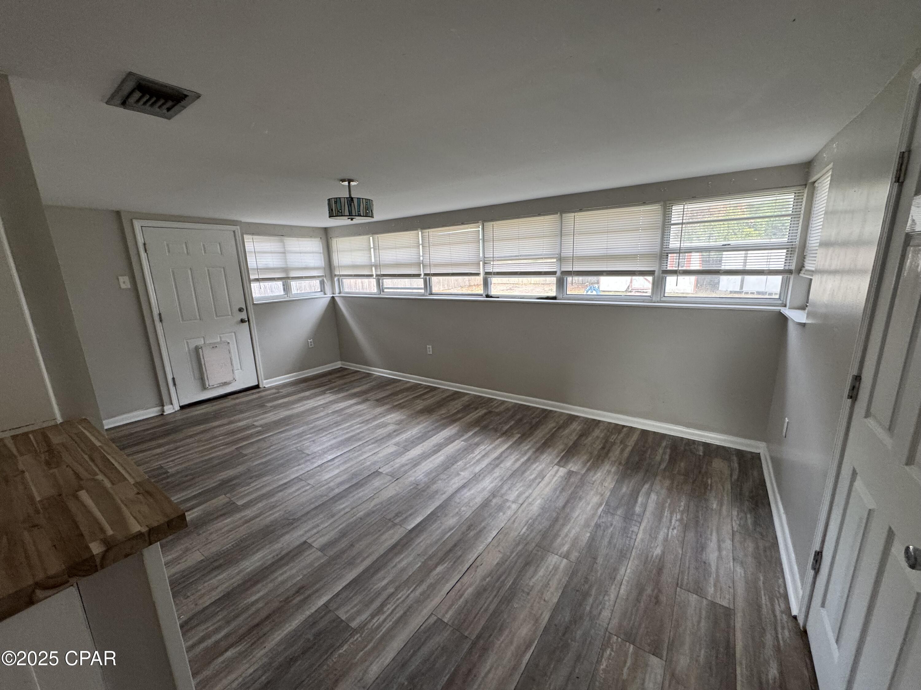 Hentz 1st Add Unit B - Residential