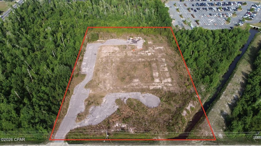 The site features approximately 335 feet of frontage along Jenks Avenue, providing excellent visibility and access in a growing area. Located just 2,000 feet south of 23rd Street,
a primary commercial thoroughfare with traffic counts exceeding 36,000 vehicles per day. The property sits contiguous to the 280+ bed HCA Florida Gulf Coast Hospital, creating strong positioning for medical office, urgent care, pharmacy, or service-oriented users. The
property also offers convenient access to major
transportation routes including U.S. Highway 98, U.S. Highway 231, and State Road 77.