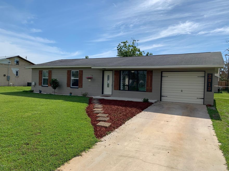 ***///Beautiful 3 bed, 2 bath in the Heart of Highland Park.  Move in ready!!!  Don't miss out on your opportunity to own a beautiful home in a prime location. This home features an open kitchen/dining layout, a large backyard w/ privacy fence, a bonus workshop/storage area & an attached garage!