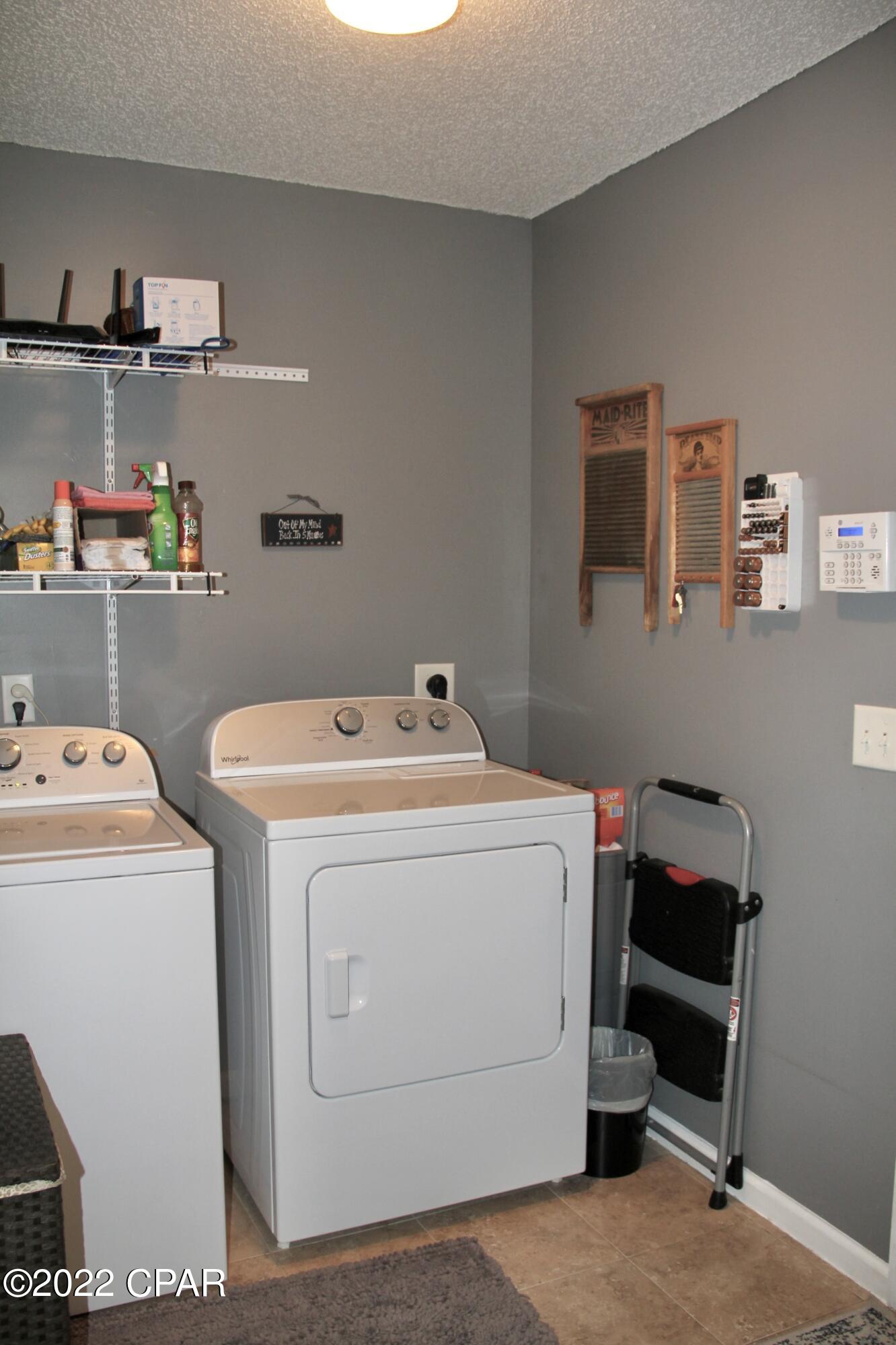 Casa De Las Flores - Residential