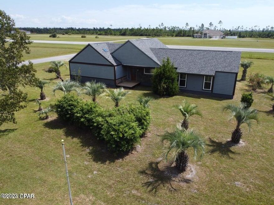 Beautiful 3/2 for Lease in the Sandy Creek Airpark gated community. On the Runway. LVP flooring throughout, open floor plan. No pets. Must pass a credit and background check. Great proximity to TAFB.