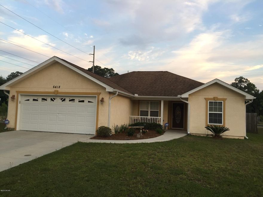 WHAT A GREAT HOUSE!  GREAT LOCATION JUST MINUTES FROM AIRFORCE BASE, QUIET PRIVATE AREA. FENCED YARD! OPEN FLOORPLAN WITH SPLIT BEDROOMS.  A MUST SEE!