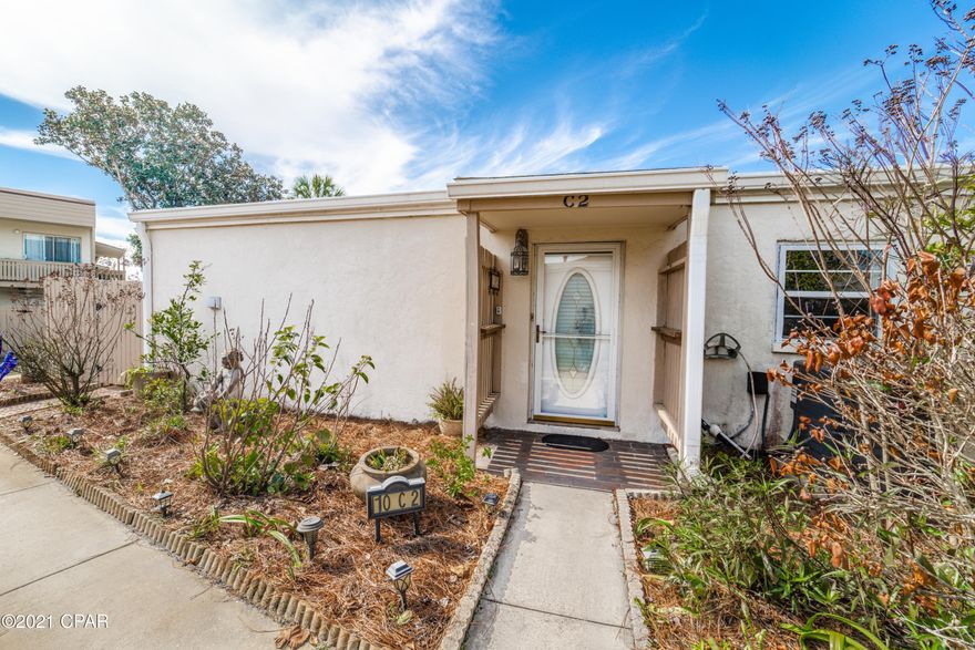 CURRENTLY UNDER CONTRACT, SELLER ACCEPTING BACKUP OFFERS. REDUCED FOR QUICK SALE. Come visit this beautiful Horizon South Condo. Walking distance to the beach. Amenities include clubhouse and pool. This is a gated community. Don't miss this GREAT DEAL!