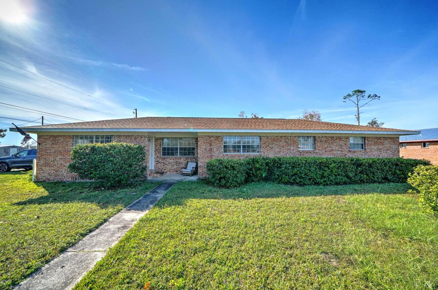 Nice brick home,on a corner lot in Lynn Haven and close to the bay.  Large front and back yard, in a quite area! perfect for a rental property or a first time home buyer and their family!

separate living room, dining area and den. 

 Roof was replaced in 2018! All information regarding age, size, square footage, etc., is approximate and should be verified by buyer.