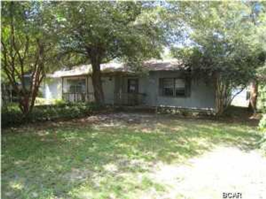 This oversized corner location property consists of two lots 150 x 190. Enclosed garage could be used as game room, den or 4th bedroom. Brick and tile gas fireplace, covered parking, fenced yard, sprinkler system on well, and 40 x 20 block workshop/garage with electricity.