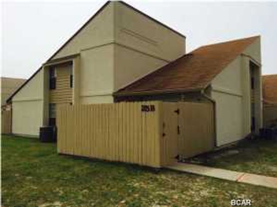 Horizon South furnished (can be unfurnished) two bedroom, two bath townhome style unit with private patio. Horizon South features beach access, pools, hot tub, tennis courts, mini golf, and club house.