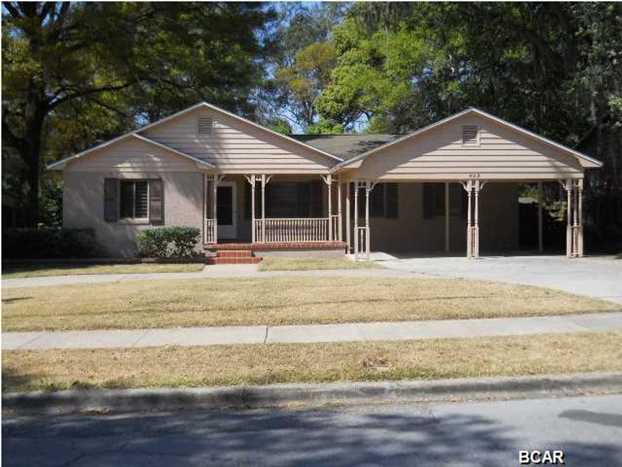 What an opportunity to live among the beautiful oak trees of the Cove. This 2 bedroom 2 bath home offers a really nice floor plan with large rooms, very functional kitchen, plus a mater bedroom large enough for any bed. The floors are red oak hardwood and could be the focus of the house with a little polishing. You can exercise by walking the waterfront city park around the corner to watch the beautiful sunsets. The backyard offers a large in ground swimming pool with a pool house or in laws weekend quarters. Fully fenced, both kids and pets can play safely in the backyard. Make sure to include this on your tour to see.