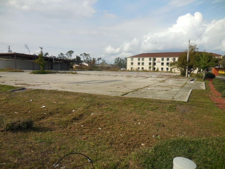 TWO OFFERINGS NOW COMBINED AS ONE AND REDUCED TO SELL! 

High traffic and visibility  'Hard Corner' now available for development. Offering includes all three parcels, with access and frontage on Jenks Ave. and 23rd Streets.

   Former building removed on corner parcel. Existing building on adjacent parcel damaged by Hurricane Michael but not removed. Seller make no representations as to value of remaining structure. 

  All three parcels convey with offering to equal 1.43 acres. Both billboards remain as annual lease contracts to convey with sale. 

   All utilities available to site.

   See additional Agent Remarks.