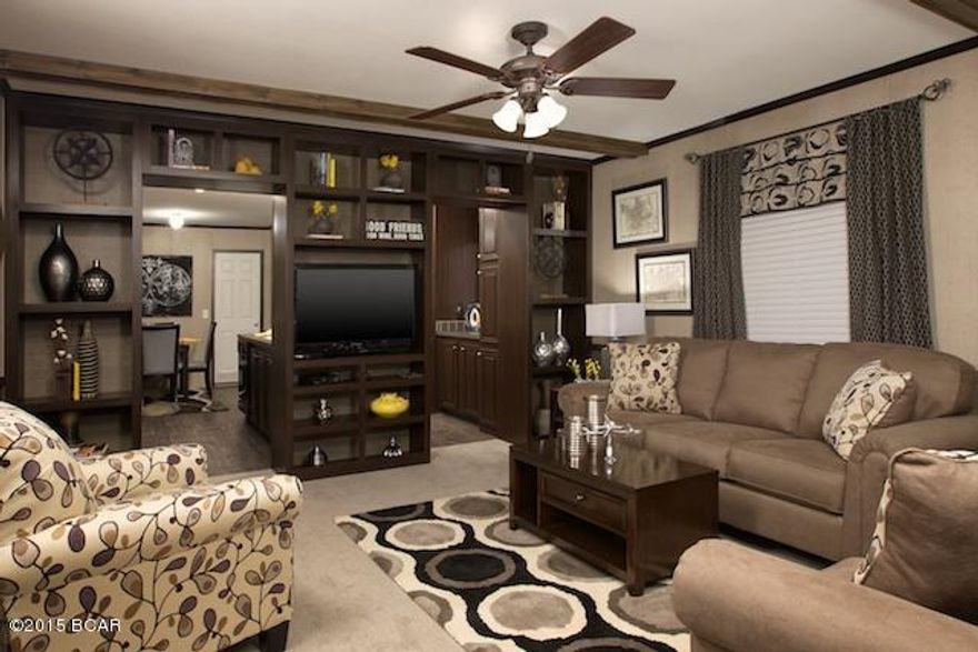 2015 Brand New Single Wide Mobile Home.  Never lived in.  This 3 bedroom, 2 bath home offers 1140 sq ft and sits on a beautuiful 1/2 an acre of land.  Lots of opportunity to make YOUR OWN right off the start. For more information, visit 

Holt : (SOL 018) design from southern homes