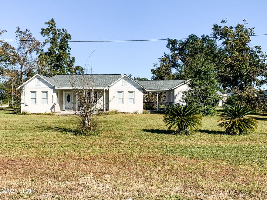 BACK ON  MARKET! BUYERS FINANCING FELL THROUGH!



CALLING ALL INVESTORS!! Come check out this 3 bedroom 2 bathroom home on a large corner lot in Hiland Park. Great central location, home is located on 0.48 of an acre. 

Call a realtor today to schedule a private tour.



If important verify all measurements.