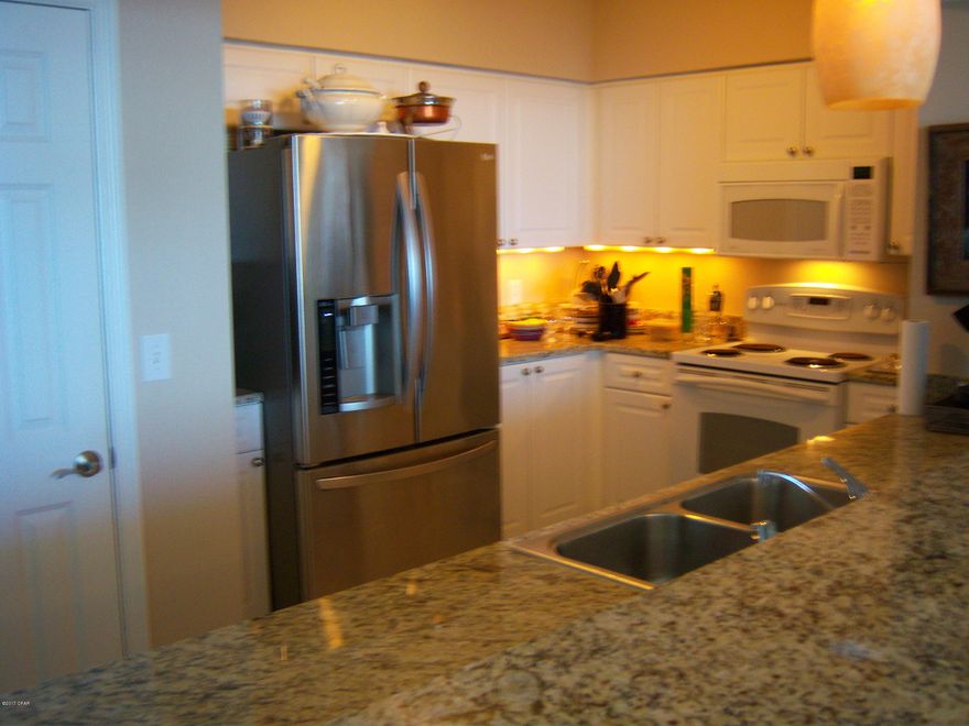 3 Bedrooms, 3 and 1/2 bath 1780 Sq. ft.

Estate sale. Priced to sell immediately.

Needs flooring in 2 bedrooms, living rm. and closet. Newer L.G. Refrigerator, Samsung washer/dryer, A/C units, and window treatments.

Priced way below market value.

(Estate sale)