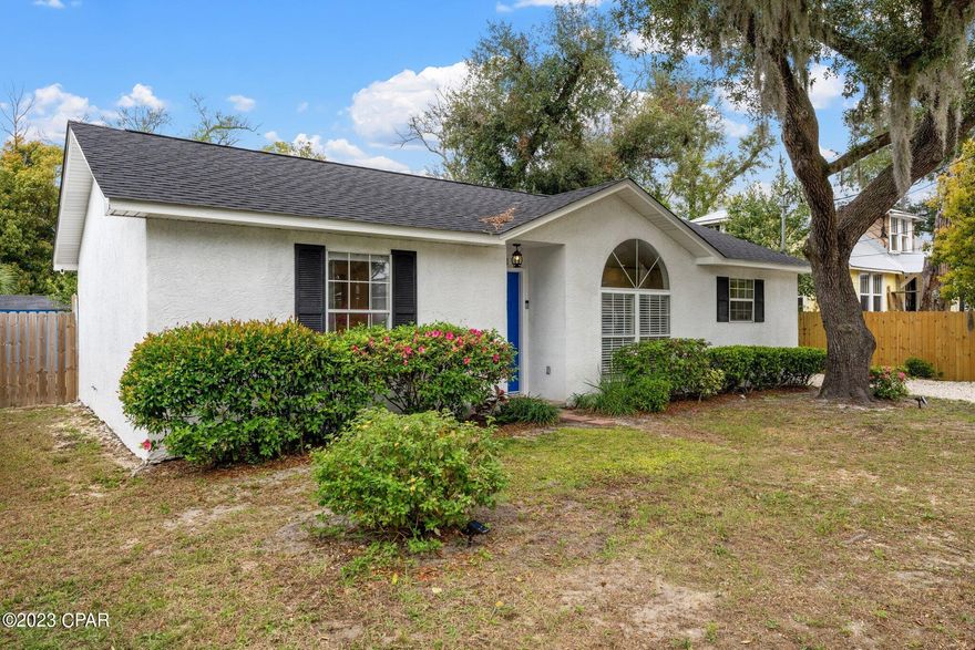 Adorable fully furnished 3 bedroom, 2 bath cottage, located with in walking distance to St. Andrews shops and restaurants.