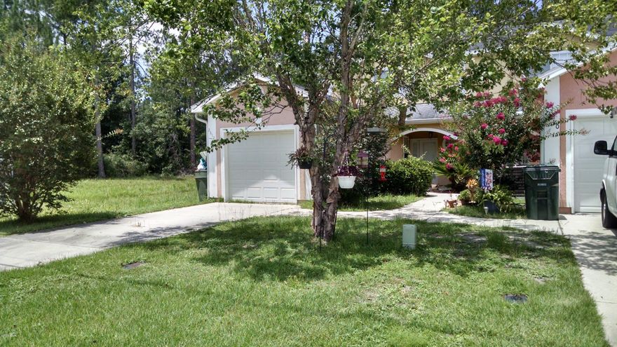 Nice townhome in Lynn Haven. End unit, unfurnished in great shape.