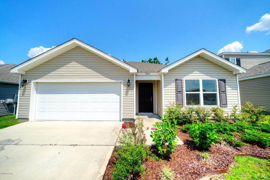 'CURRENTLY UNDER CONTRACT, SELLER ACCEPTING BACKUP OFFERS' - LIKE NEW  4 BEDROOM HOME. THIS HOME BACKS UP TO A BEAUTIFUL LARGE POND / LAKE AND FEELS LIKE A NEW HOME - FOUR LARGE BEDROOMS AND TWO CAR GARAGE MAKES THIS A GREAT VALUE - WATER VIEWS FROM MASTER BEDROOM. MASTER BATH HAS SEPARATE SHOWER AND LARGE GARDEN TUB. LARGE CLOSETS AND PANTRY - MOTIVATED SELLER WANTS TO SEE ALL OFFERS.