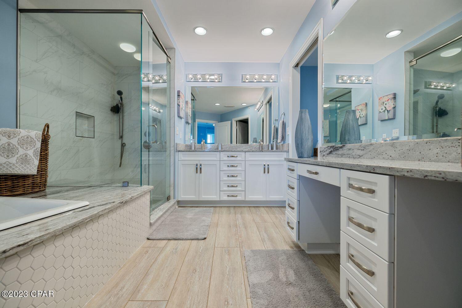 En Soleil Condo - Residential