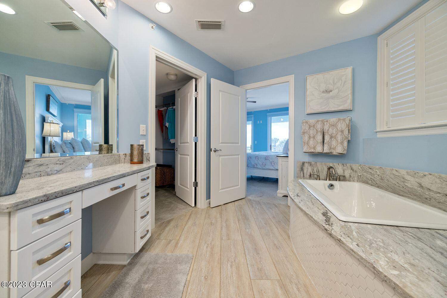 En Soleil Condo - Residential