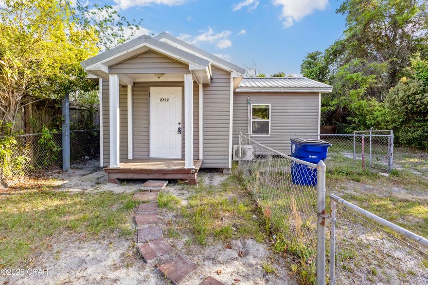 This simple and functional home features a living room, bedroom, and full bath. Conveniently located in Panama City with easy access to local shops, services, and schools.
All measurements, are approximate; please verify if important.