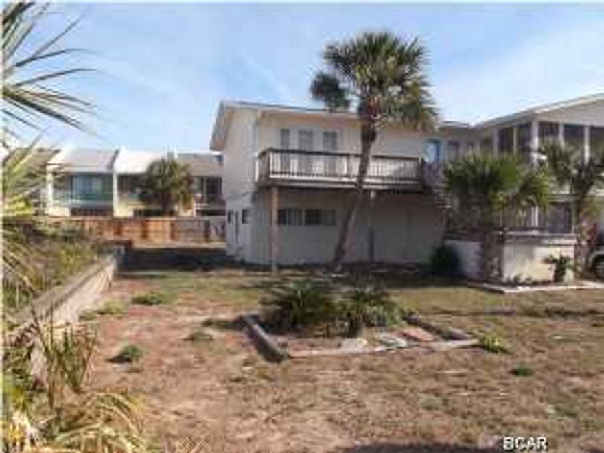 Location!!!!location!!!! This adorable 2 bdr,1 bath 1st floor,ground level apartment is only steps to the beach.