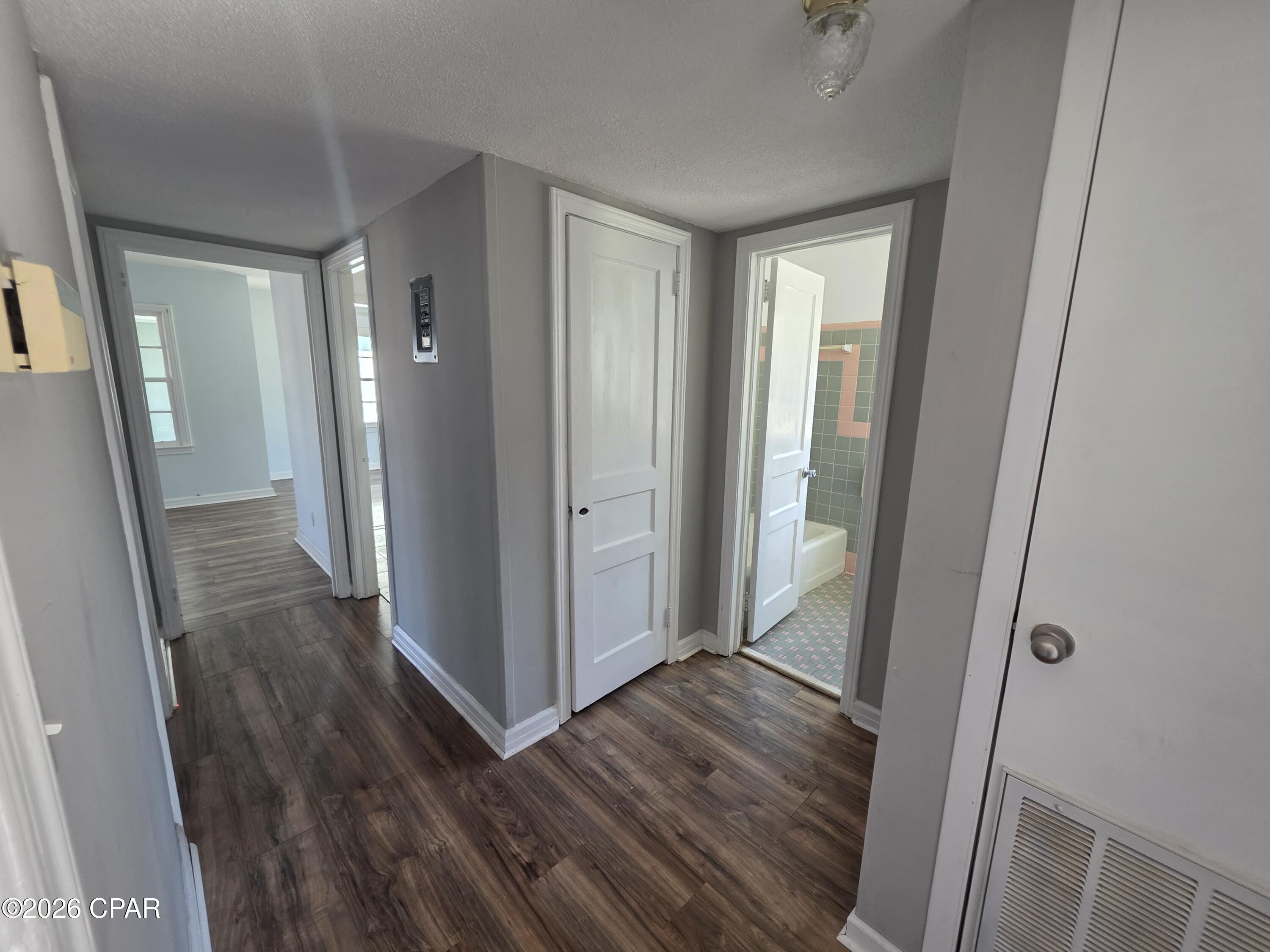 Cove Terrace 3rd Add - Residential