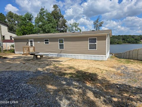 A home in Defuniak Springs