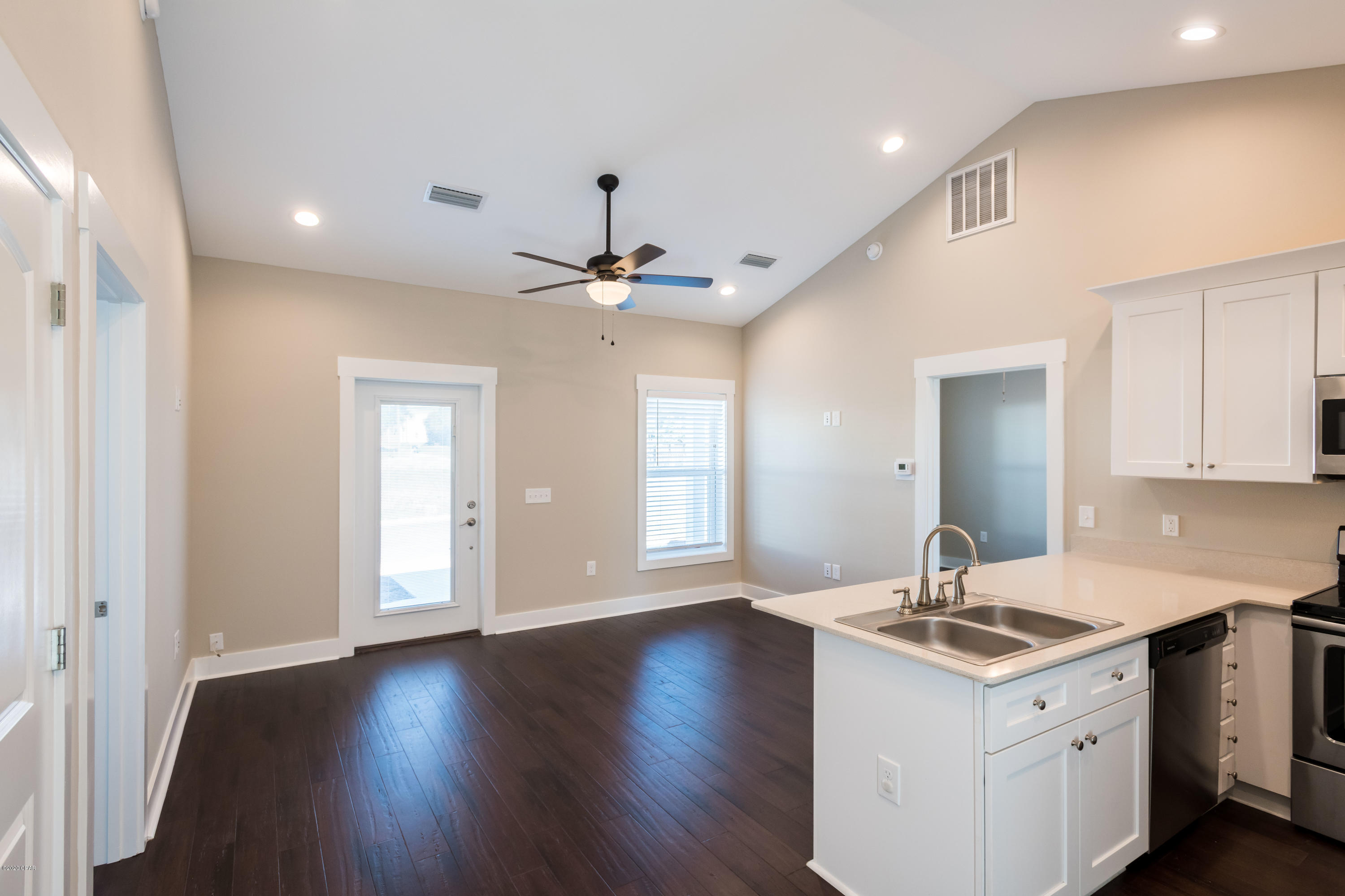 Laguna Beach Estates 8th Add - Residential