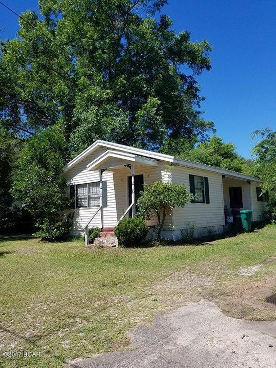 2 bedroom 1 Bath home on a city lot in Grand Ridge, Home needs some remodeling and TLC.