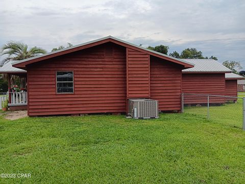 A home in Grand Ridge