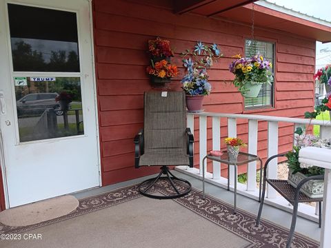 A home in Grand Ridge