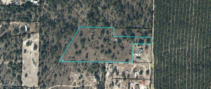 Landlocked 6.7 acres of lightly wooded, unrestricted land located just North of Bay County. This property is landlocked and does not have legal deeded access. It will be the buyer's responsibility to obtain legal access to the property after closing. Bay County is growing and expanding and there is a lot of new development in this part of the county. Enjoy being out in the country, but just a short drive away from it all. Easy drive to Hwy 77 and the beaches. Great opportunity to get acreage for cheap if you don't mind doing the work to get the access. Plenty of possibilities.
