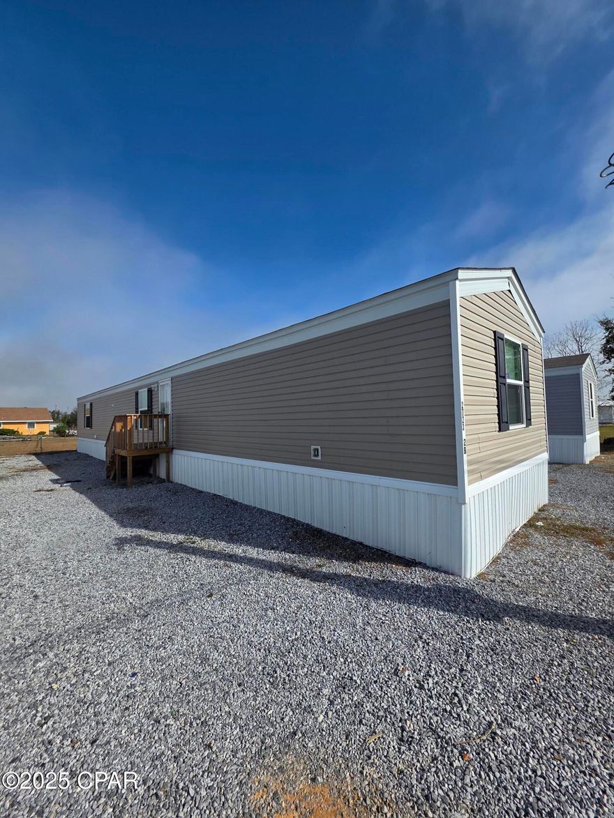 Very nice 3/2 in a great location. Home is like new. A spacious, open concept floor plan. Luxury vinyl plank throughout, no carpet. 1 year lease.