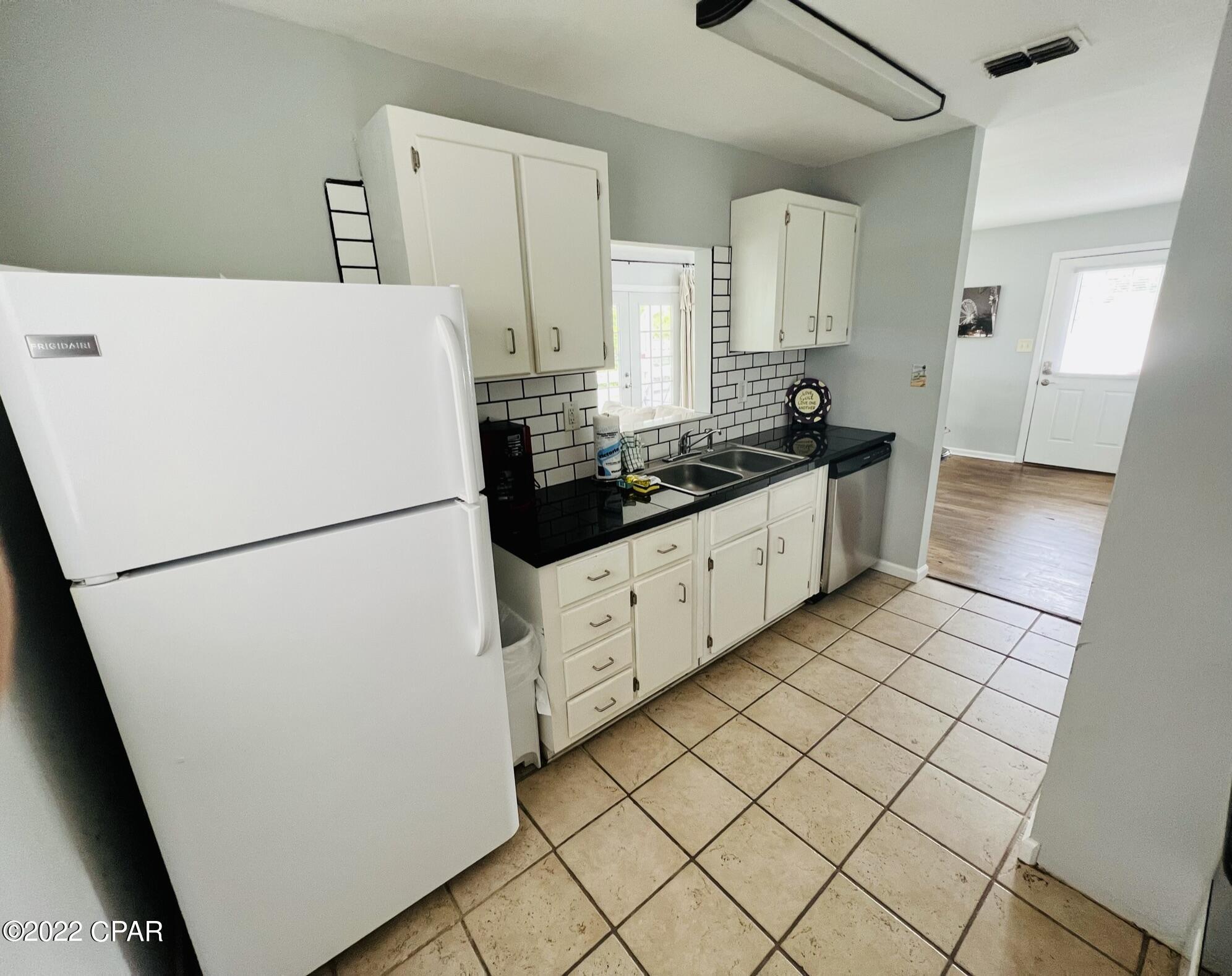 Laguna Beach Plaza - Residential