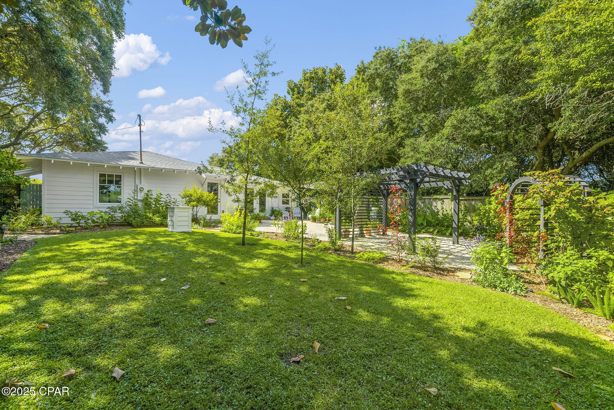 Laguna Beach Estates 1st Add - Residential