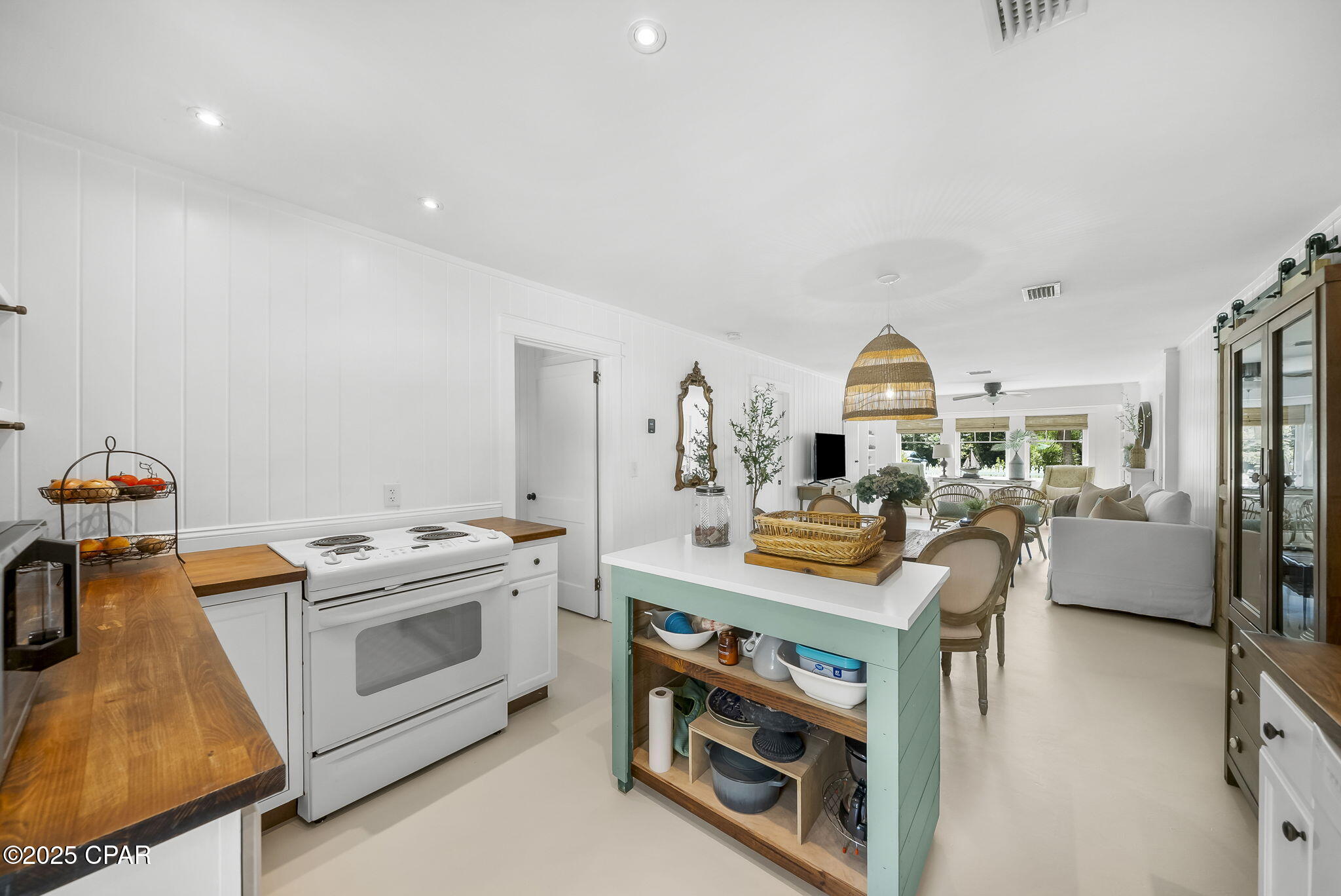 Laguna Beach Estates 1st Add - Residential