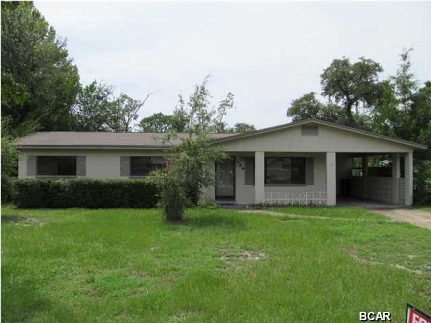 *NEW TILE FLOORS* 3BA 2BA HOME WITH 1-CAR CARPORT PLUS DRIVEWAY FOR ADDITIONAL PARKING. THIS HOME FEATURES A FENCED IN BACKYARD,SCREENED IN PATIO,YARD BUILDING AND IS CLOSE TO TAFB, SHOPPING, SCHOOLS, CHURCH AND MUCH MORE.