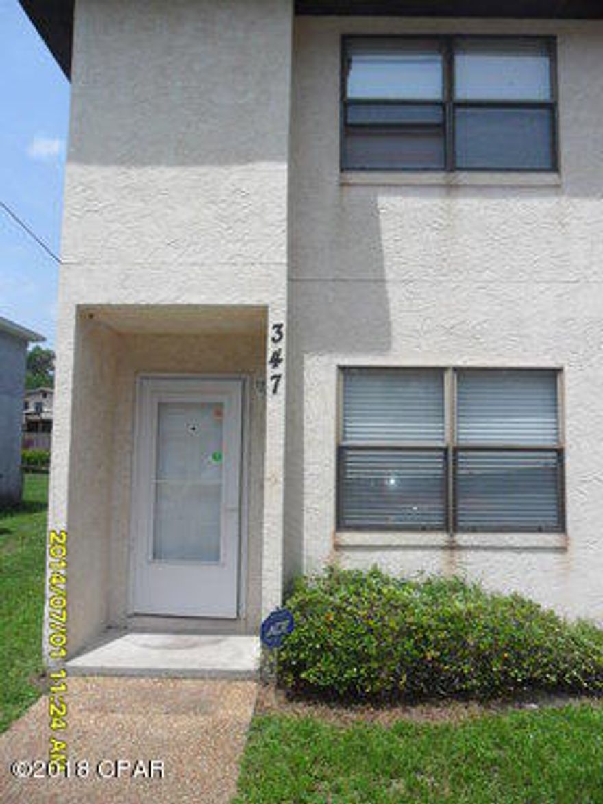 Two story townhome convenient to downtown, shopping, dining, and schools. Home includes a large backyard, spacious living area with half bath, large bedrooms, and washer and dryer hookups. Half off of the security deposit for active military.



All measurements are approximate.