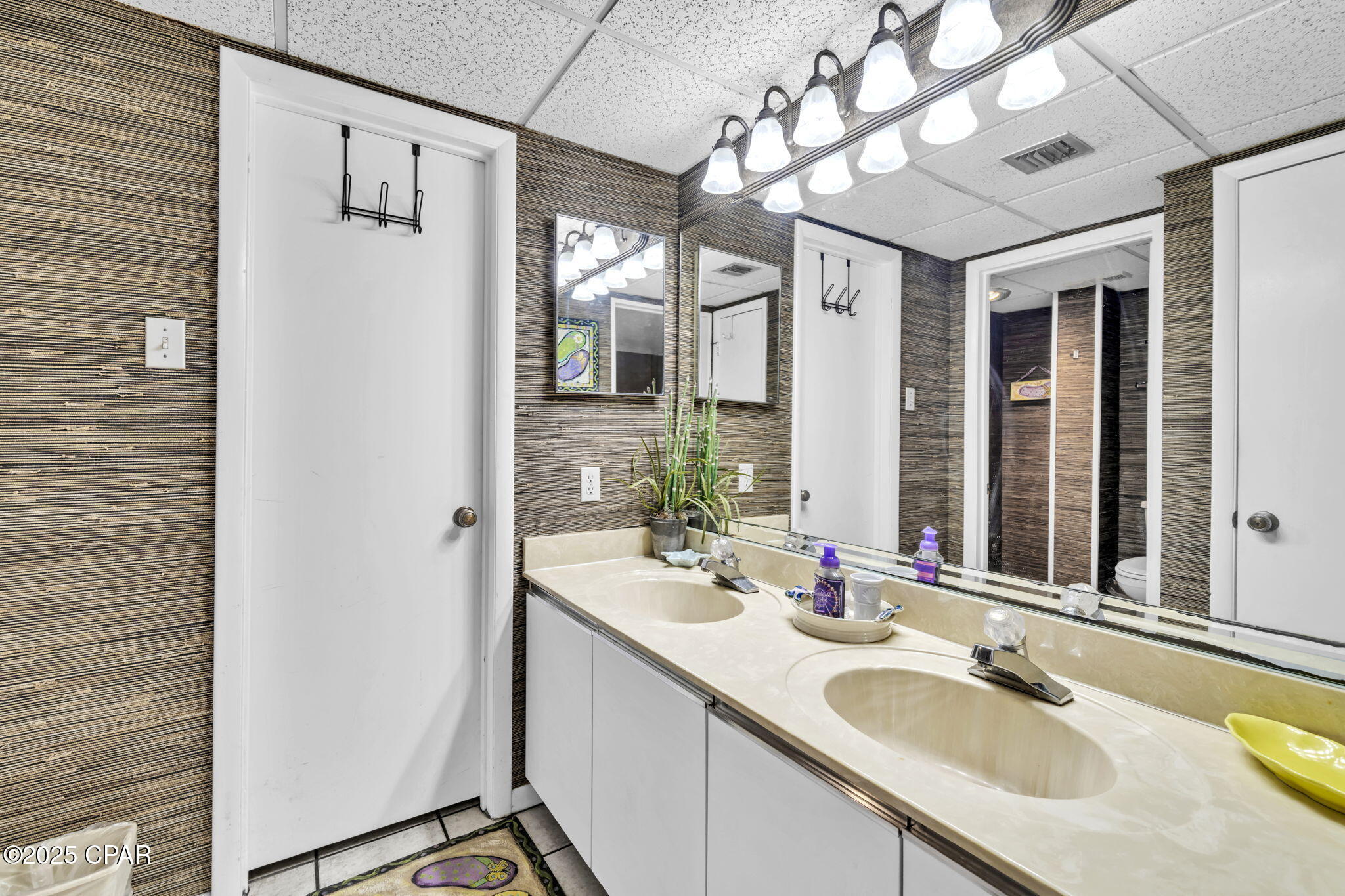 Leeward/Windward Condo - Residential