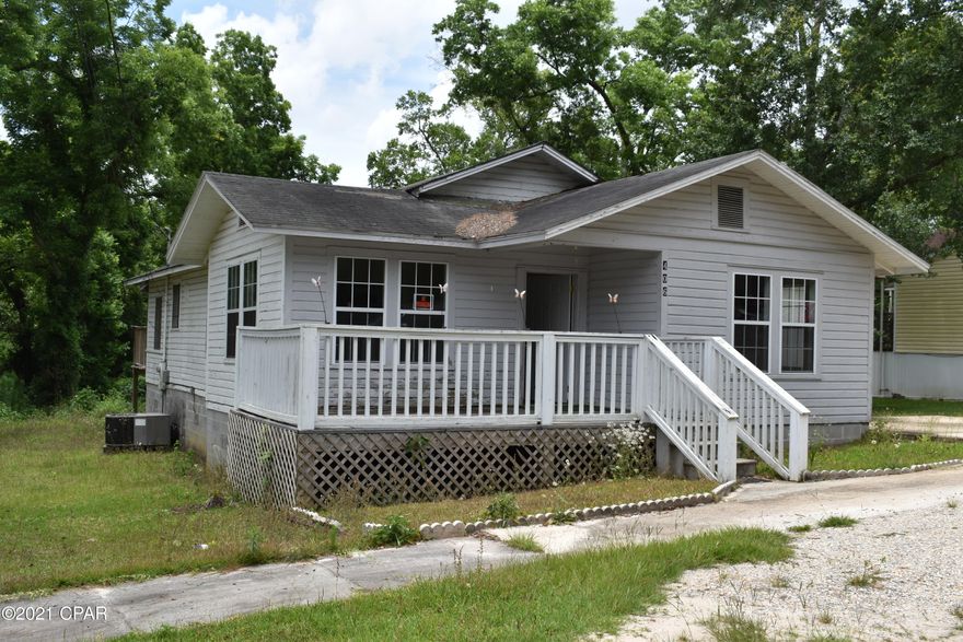 Great Investment Property With Some TLC!!! 

This home would make a great home or rental.