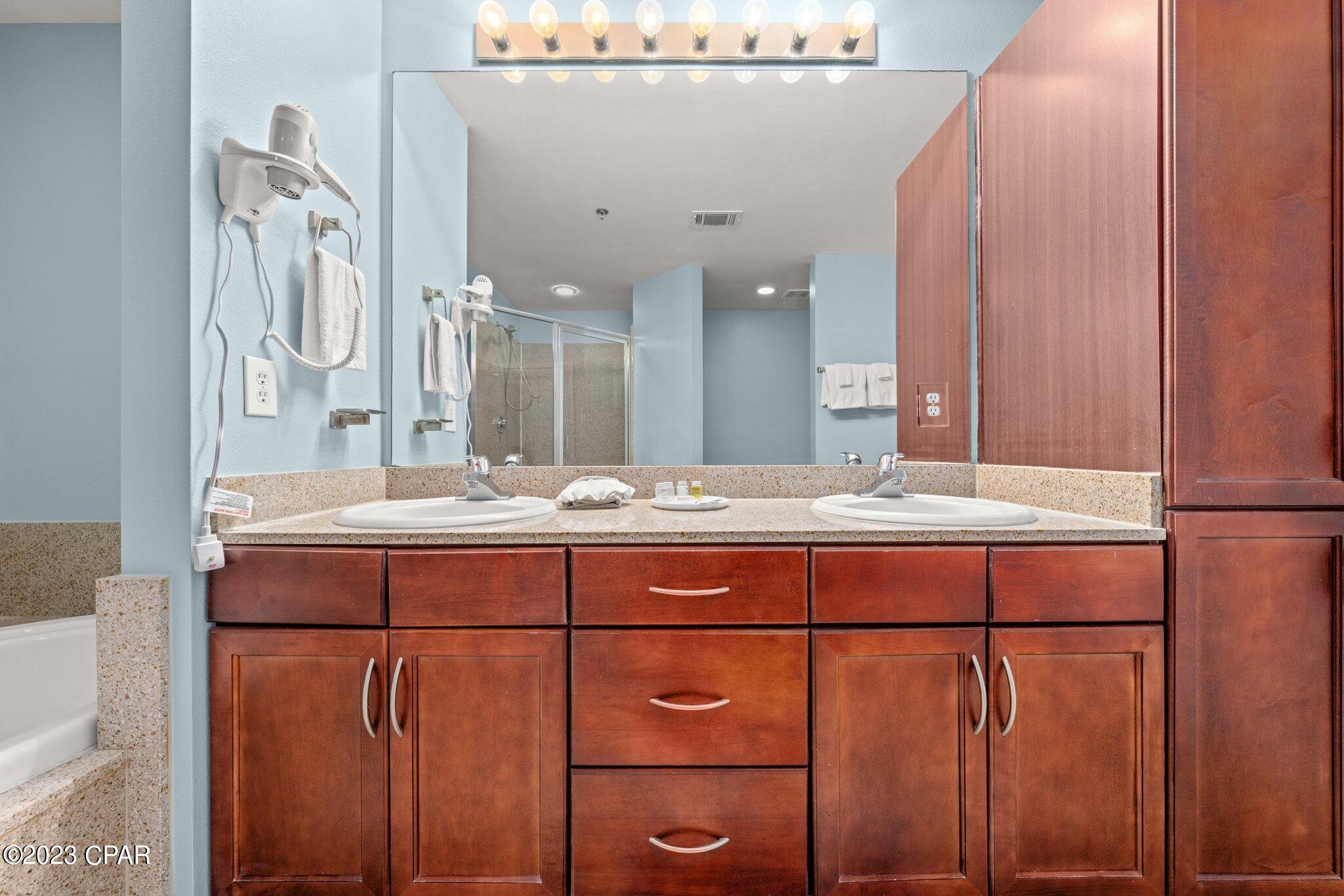 Laketown Wharf - Residential